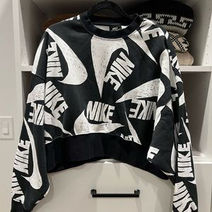 Oversized Nike Sweatshirt large logo